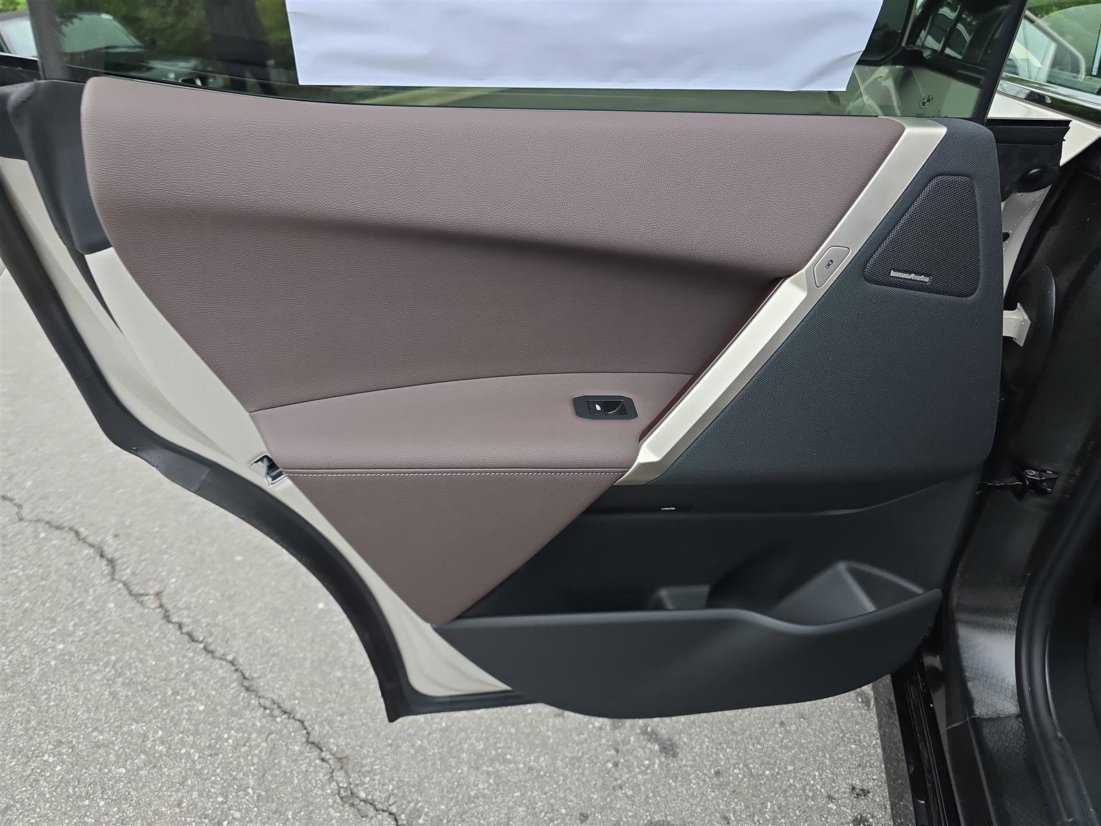 2026 BMW iX 45 - Photo 15