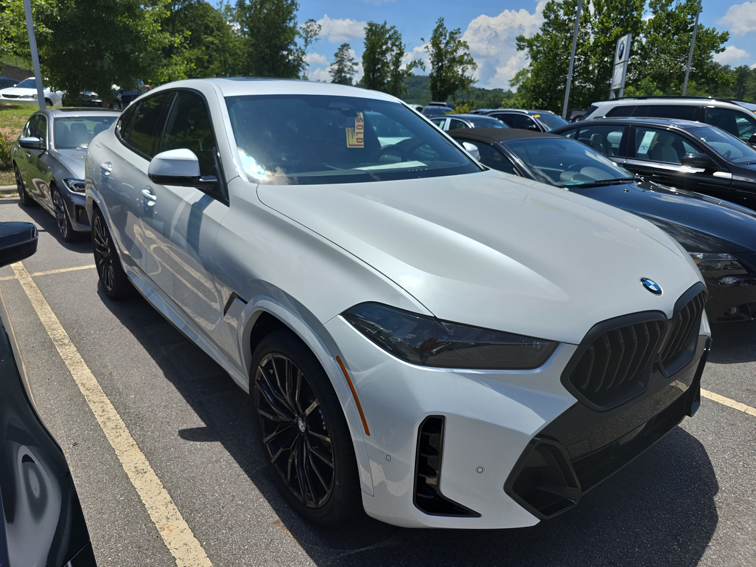 Mineral White 2027 BMW X6 SUV / Crossover All-Wheel Drive 8-Speed Automatic