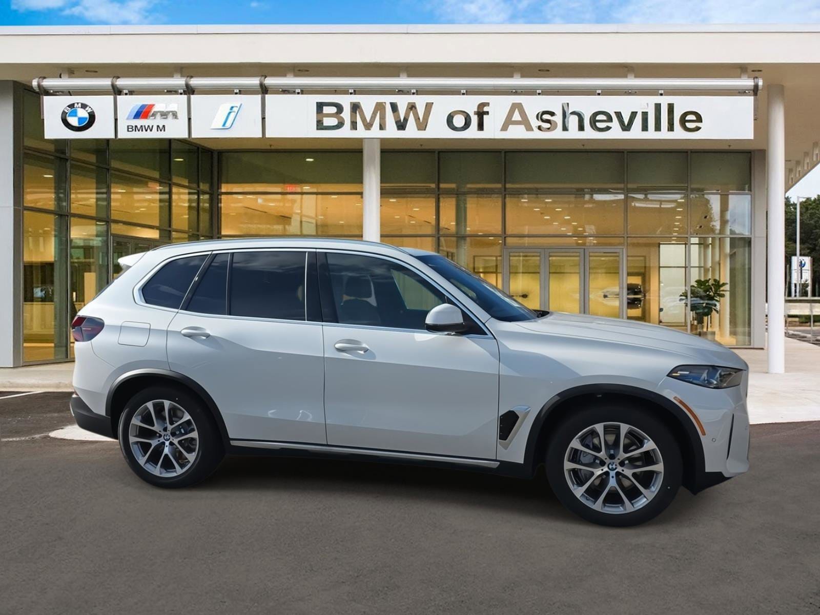 2026 BMW X5 50e's photo