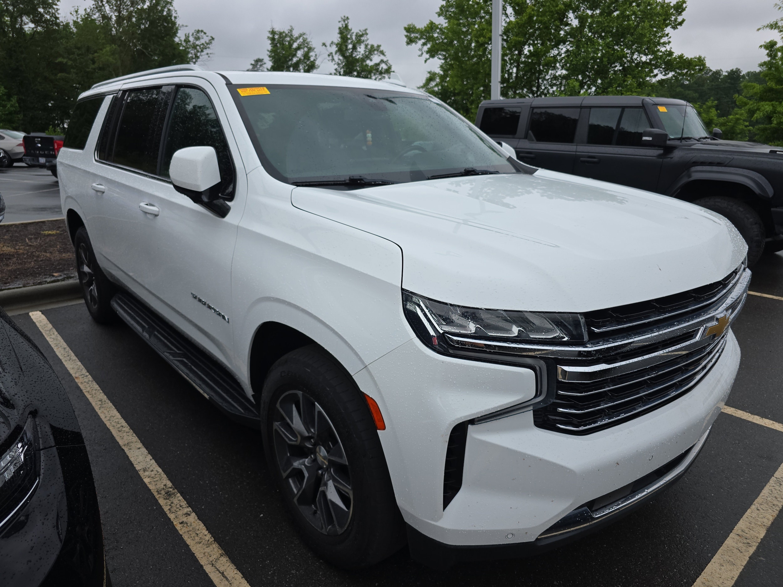 2021 Chevrolet Suburban 4WD 1500 LT's photo