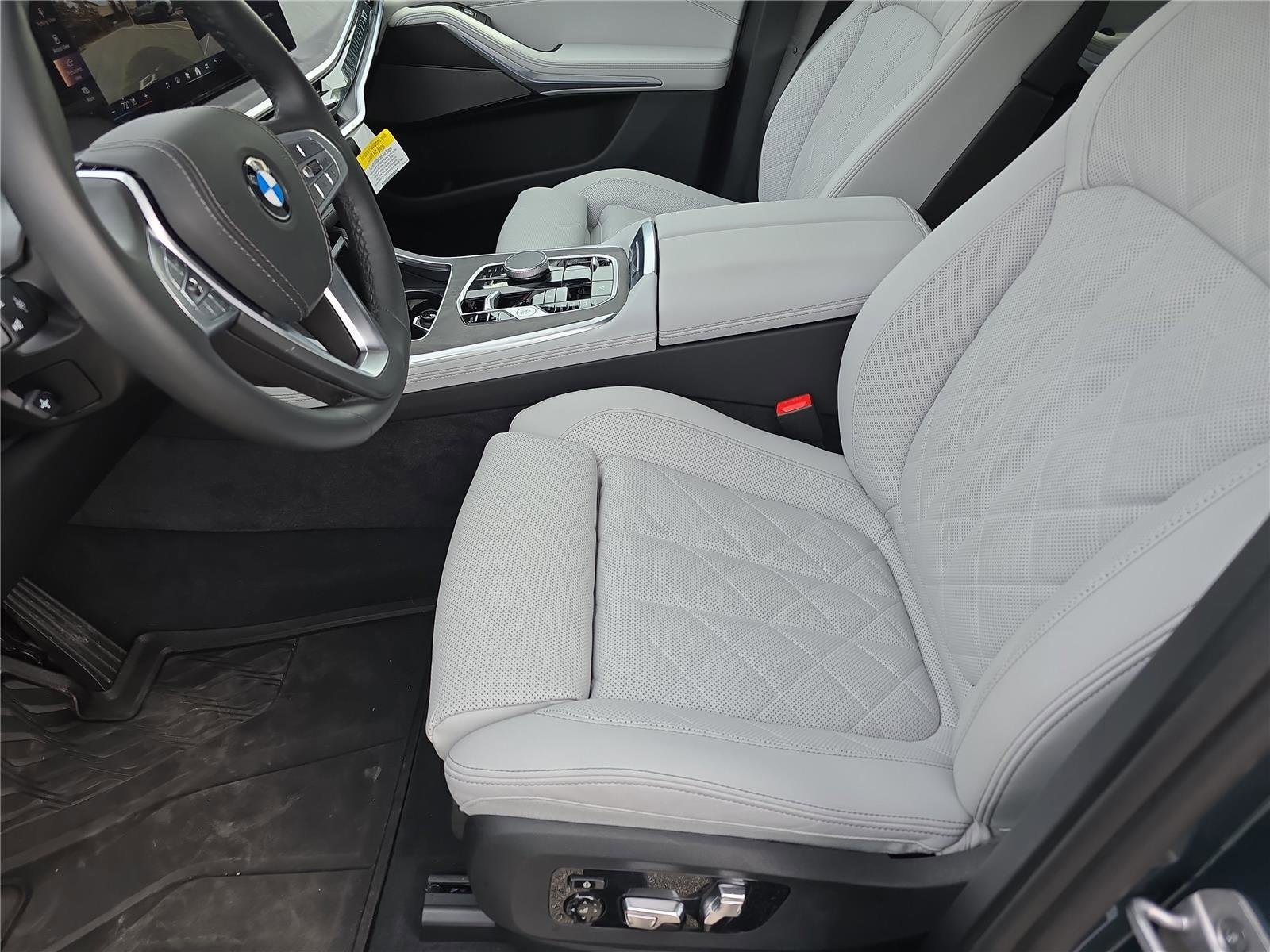 2026 BMW X7 40i - Photo 22
