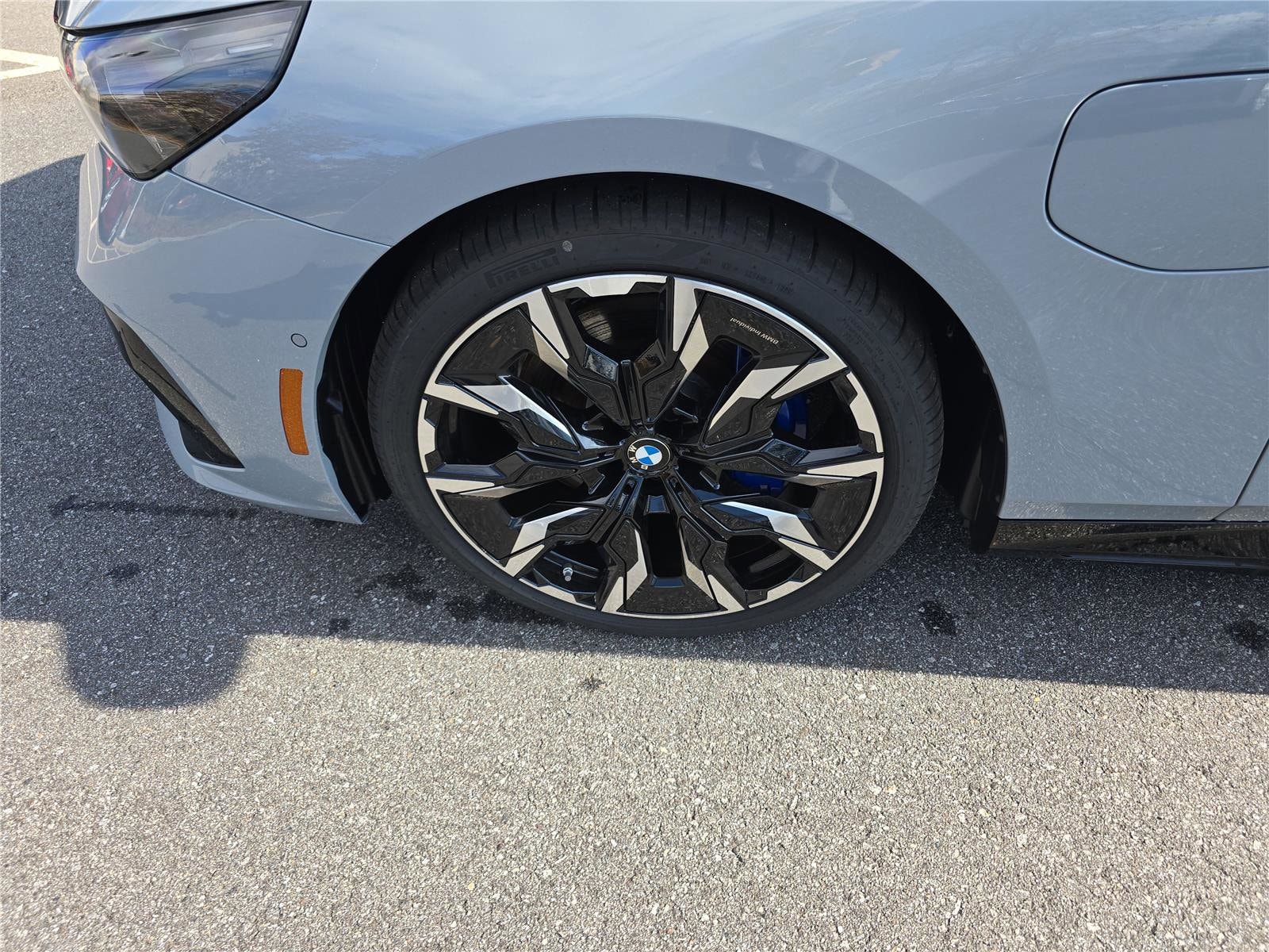 2026 BMW 5 Series 550e - Photo 11