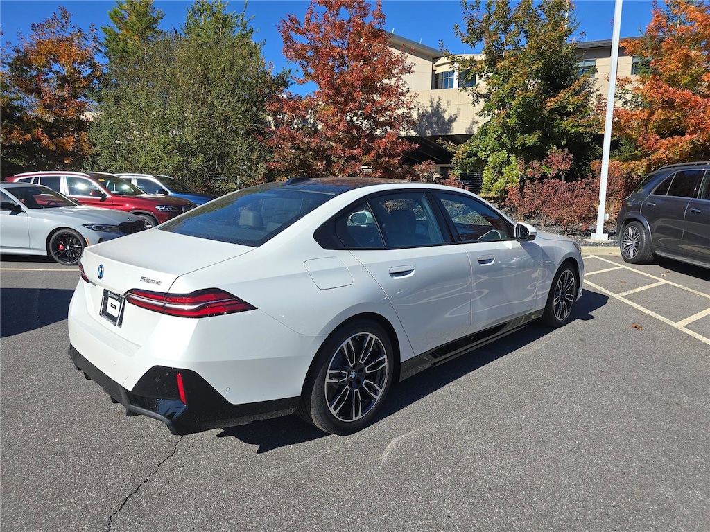 New 2026 BMW 550e Sedan