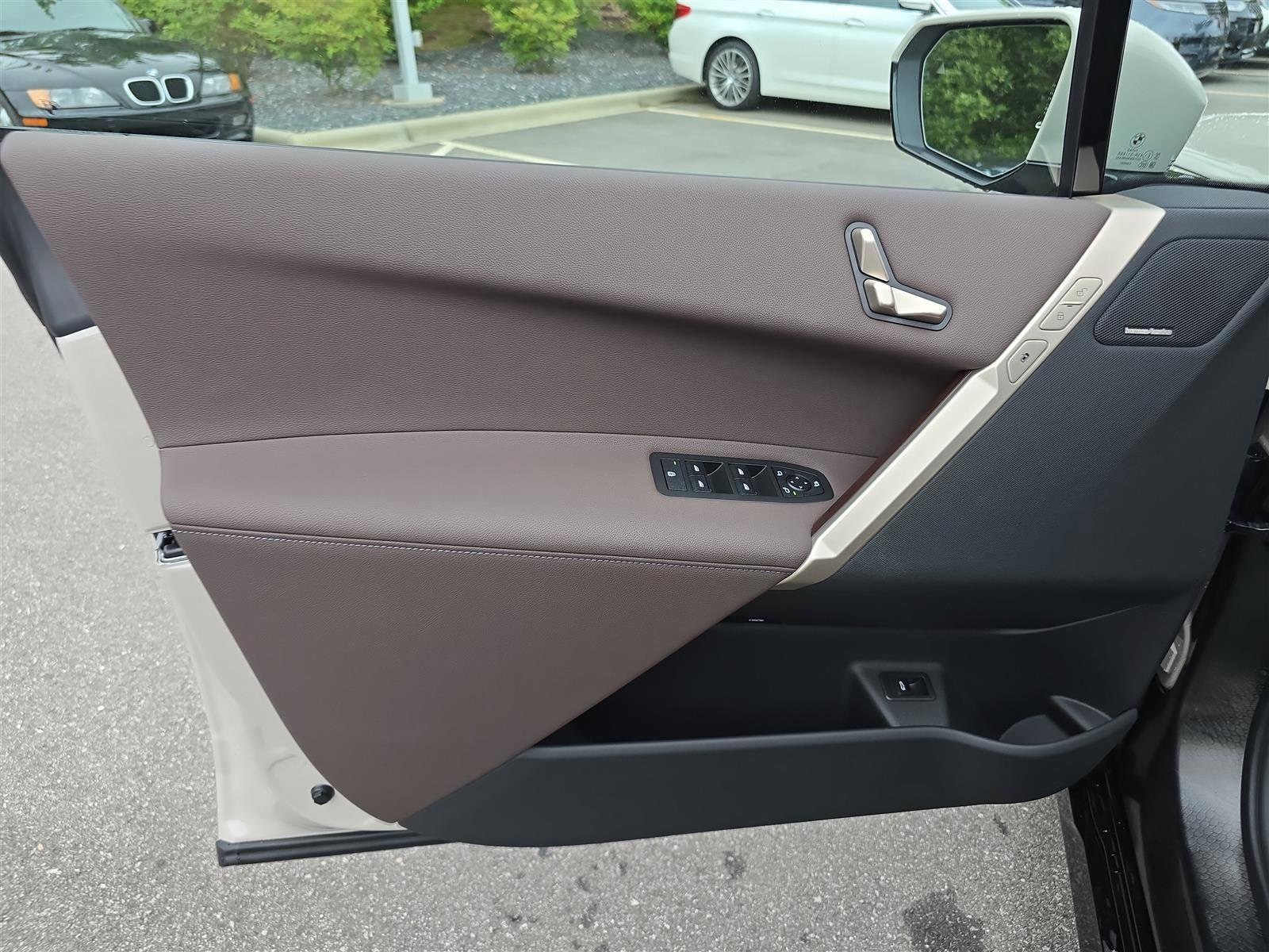 2026 BMW iX 45 - Photo 20