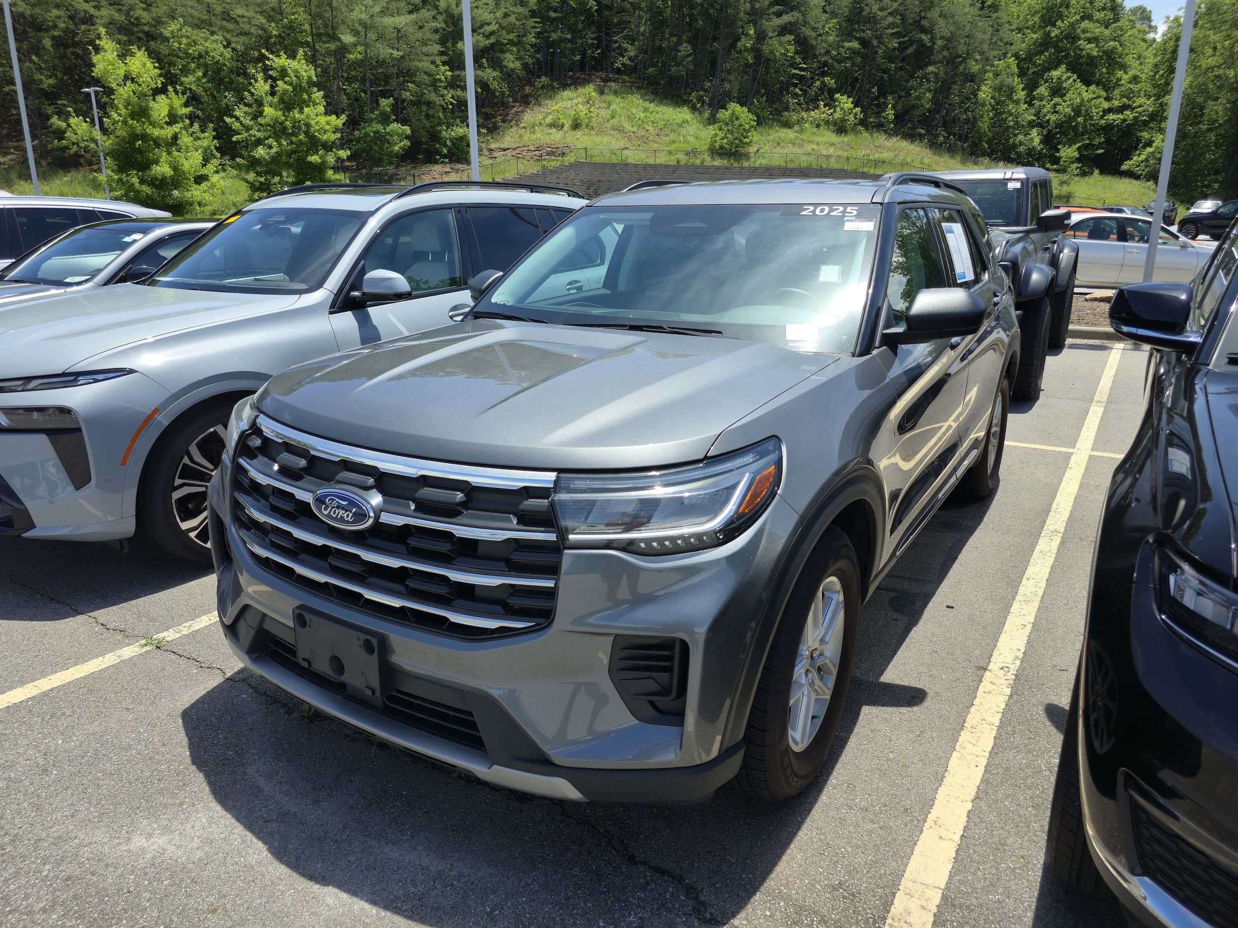 2025 Ford Explorer Active 4WD (PL535)'s photo