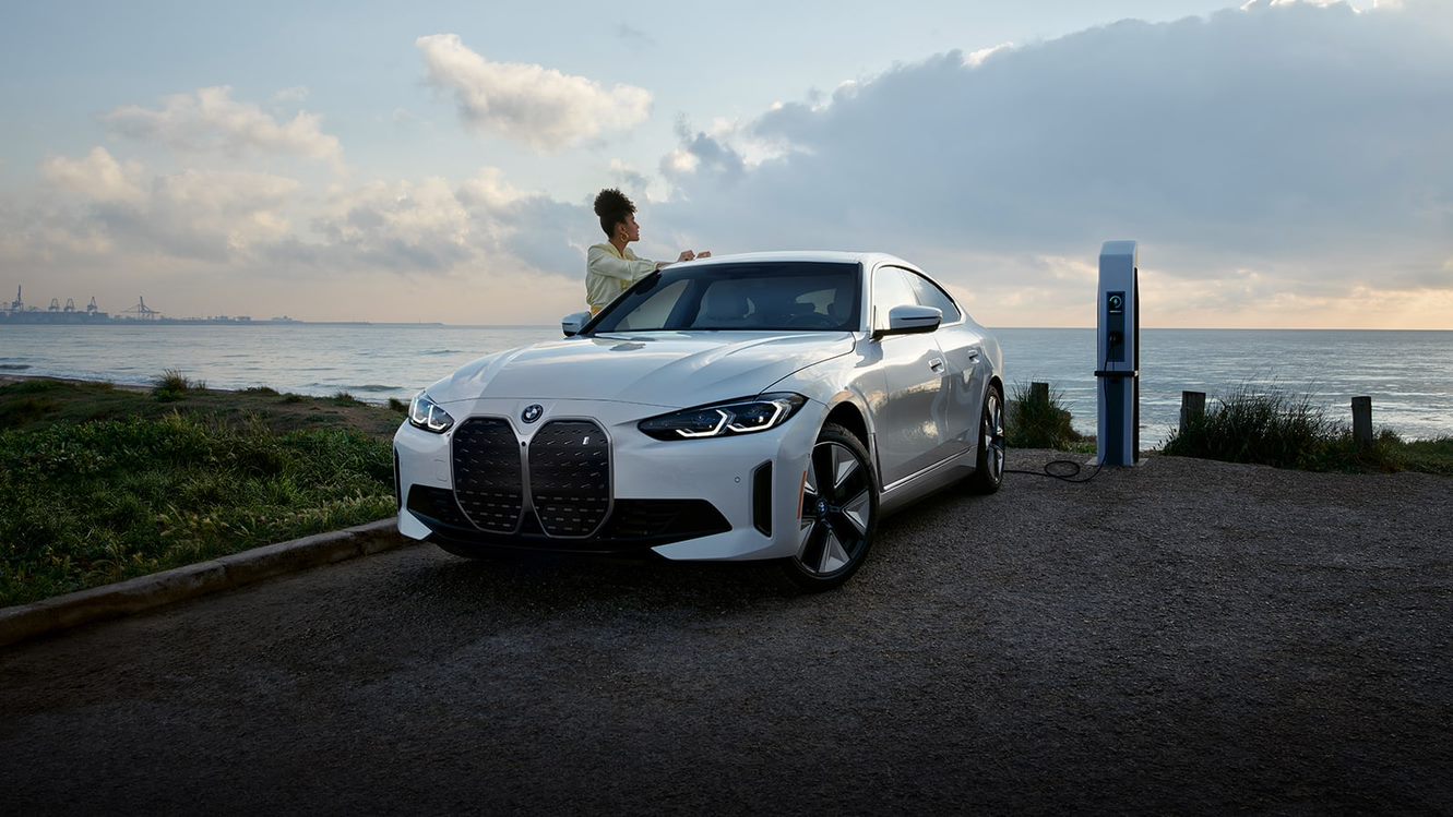 2022-bmw-i4-charging.jpg