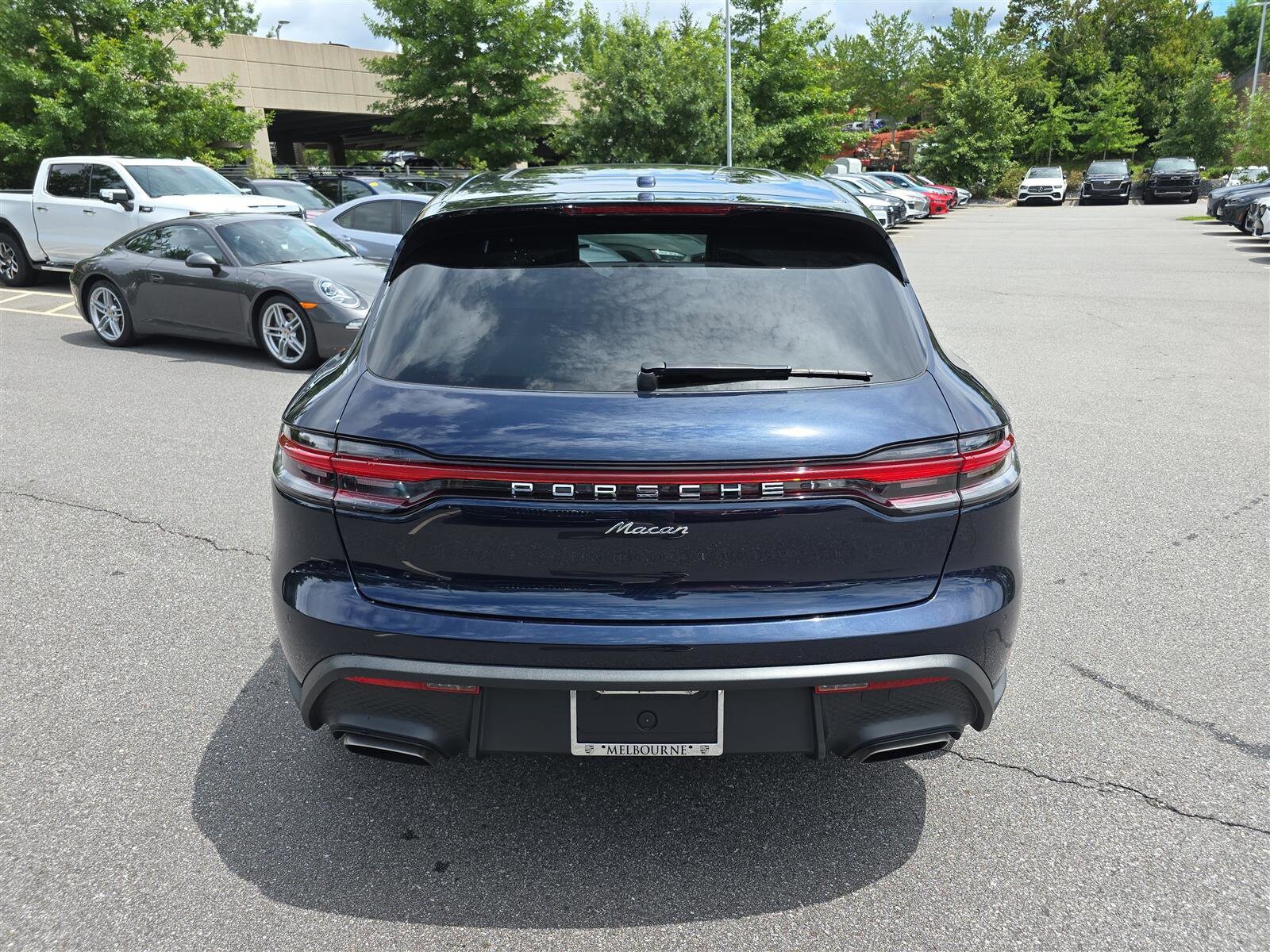 2023 Porsche Macan T photo 4