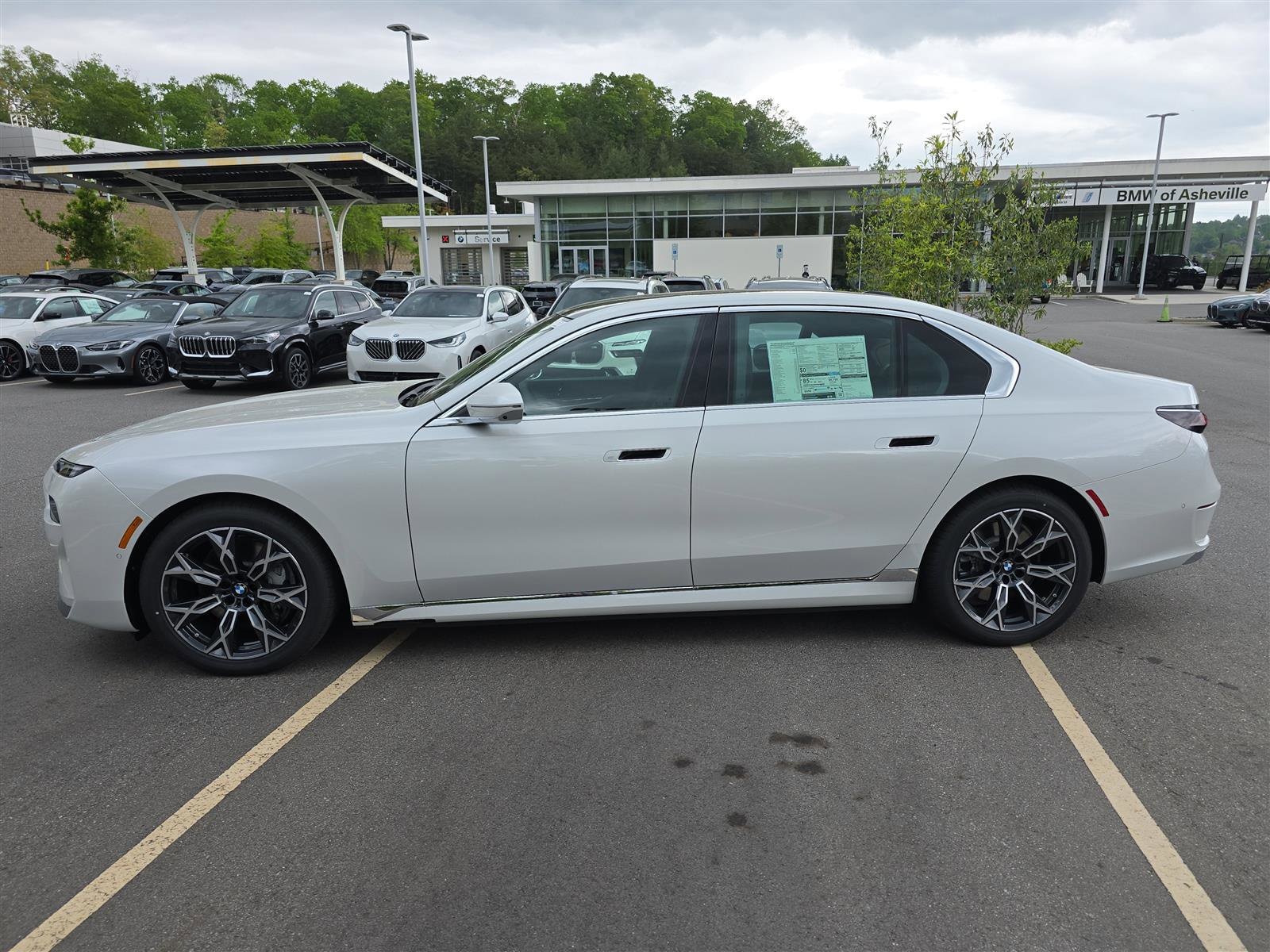 2025 BMW i7 50 - Photo 8