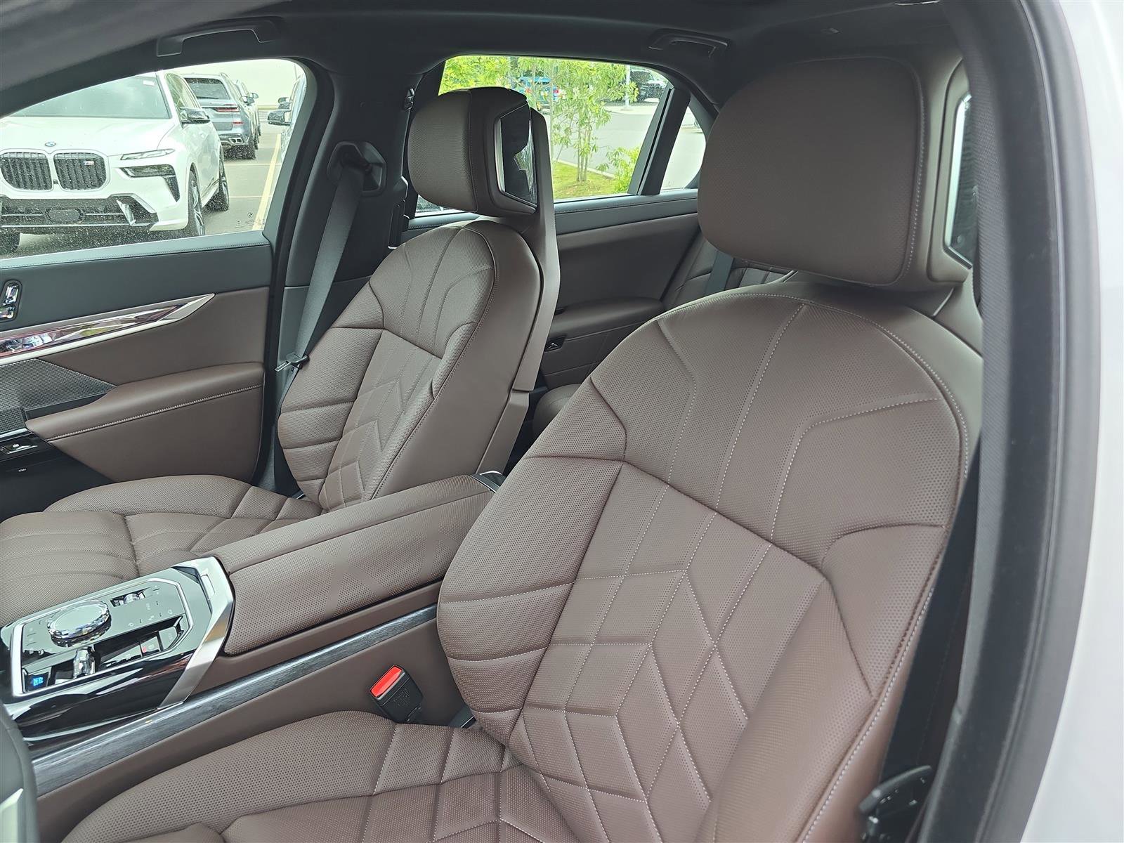 2025 BMW i7 50 - Photo 23