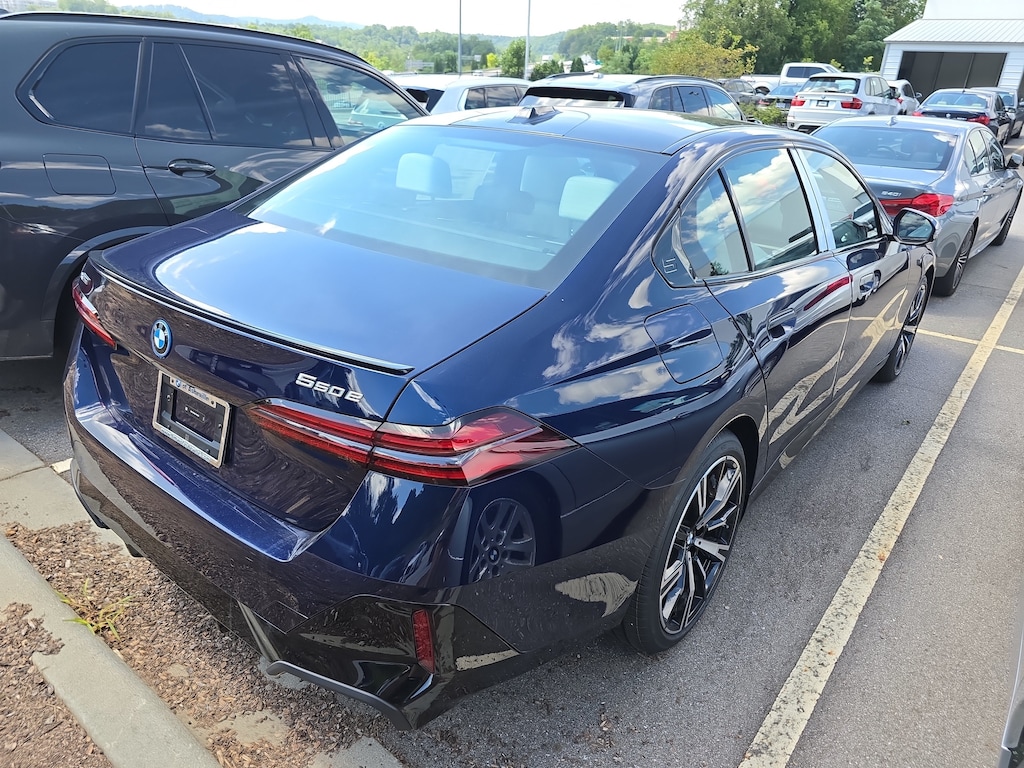 New 2027 BMW 550e Sedan