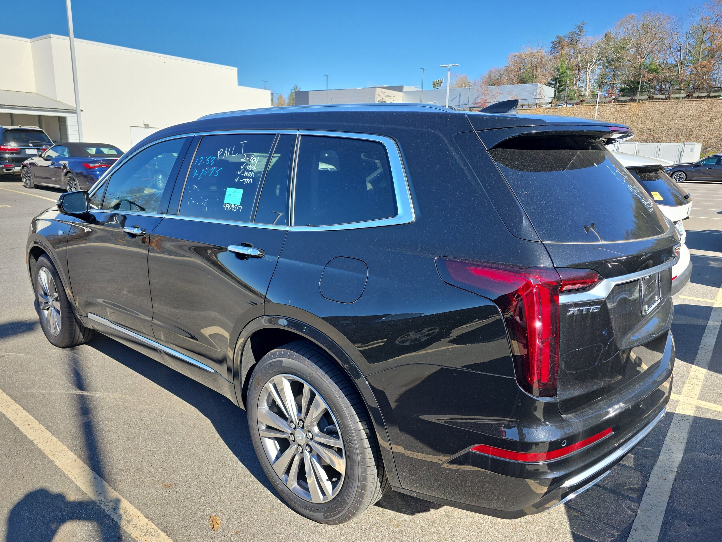 2025 Cadillac XT6 Premium Luxury photo 3