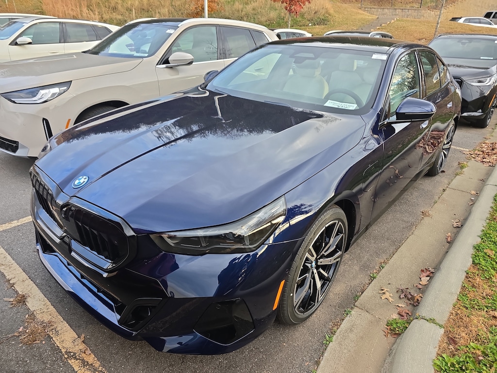 New 2026 BMW 550e Sedan