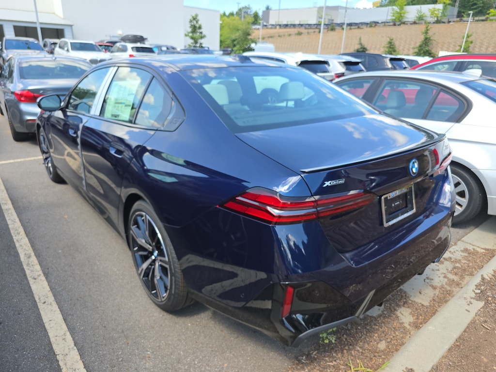 New 2027 BMW 550e Sedan