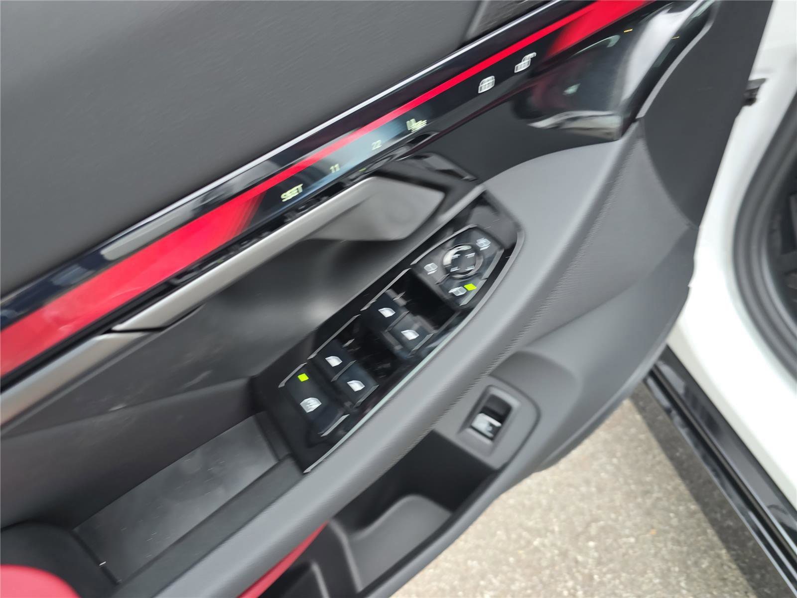2026 BMW 5 Series 550e - Photo 21