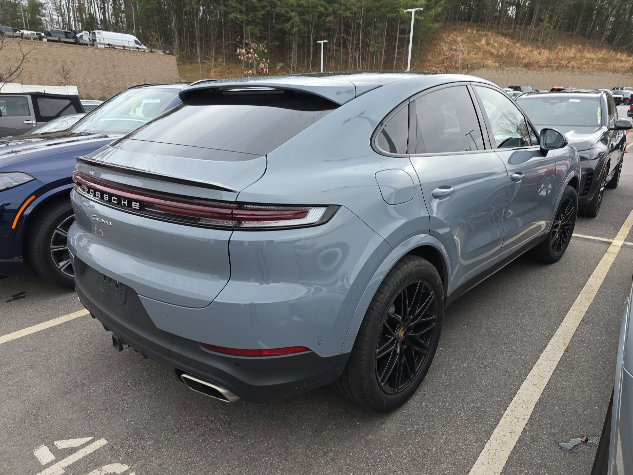 2024 Porsche Cayenne Coupe Base photo 2