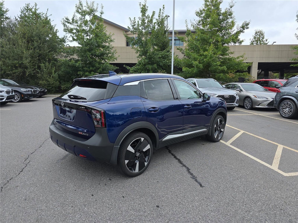 Used 2025 Nissan Kicks SR SUV