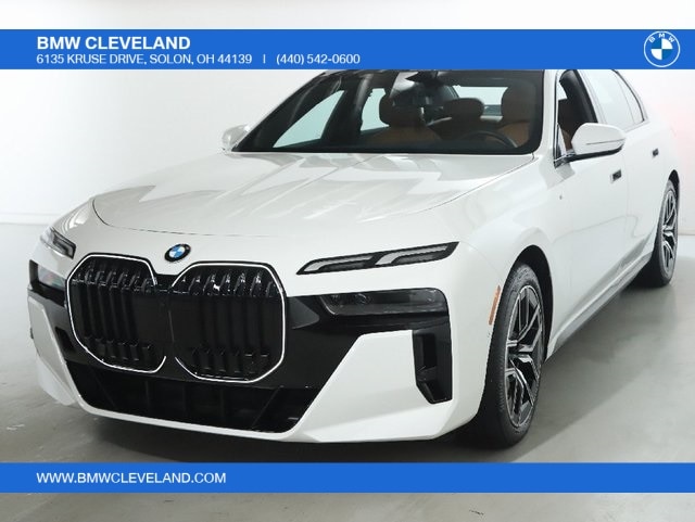 2025 BMW 7 Series 740i's photo