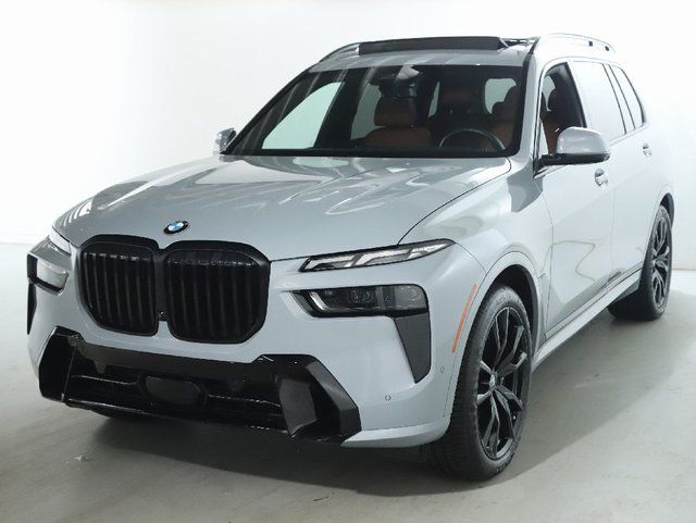 2024 BMW X7 40i's photo