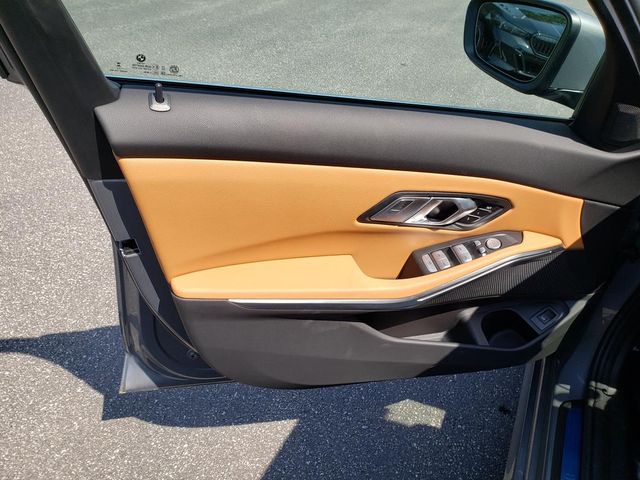 2025 BMW 3 Series 330i - Photo 10
