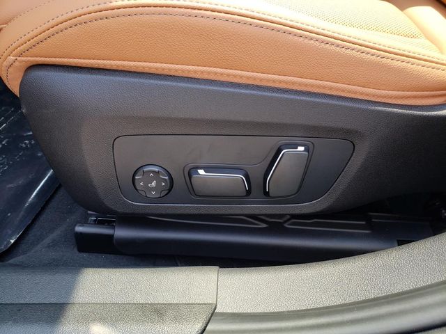 2025 BMW 3 Series 330i - Photo 19