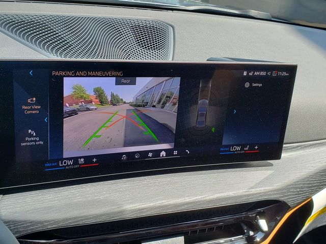 2025 BMW 3 Series 330i - Photo 23