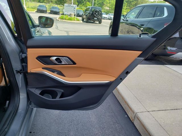 2025 BMW 3 Series 330i - Photo 16