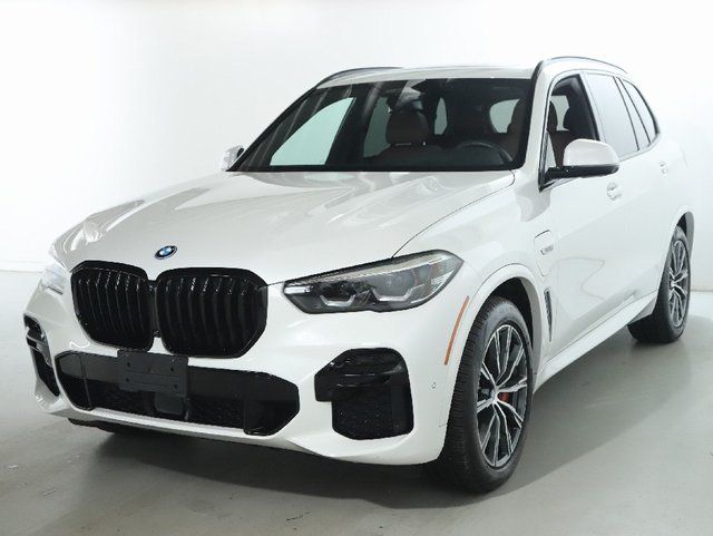 2022 BMW X5 45e's photo