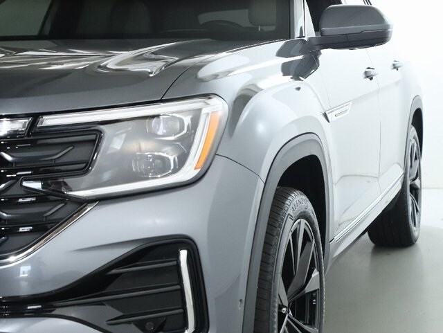 2024 Volkswagen Atlas Cross Sport SEL Premium R-Line photo 3