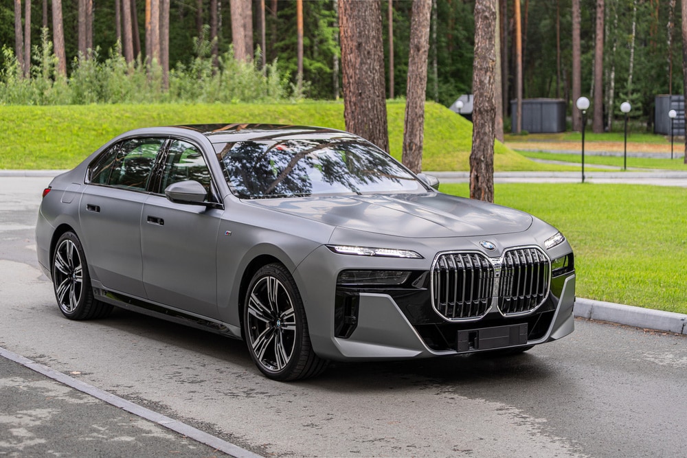 bmw-7-series-vs-5-series-which-luxury-sedan-is-right-for-you-img.jpg