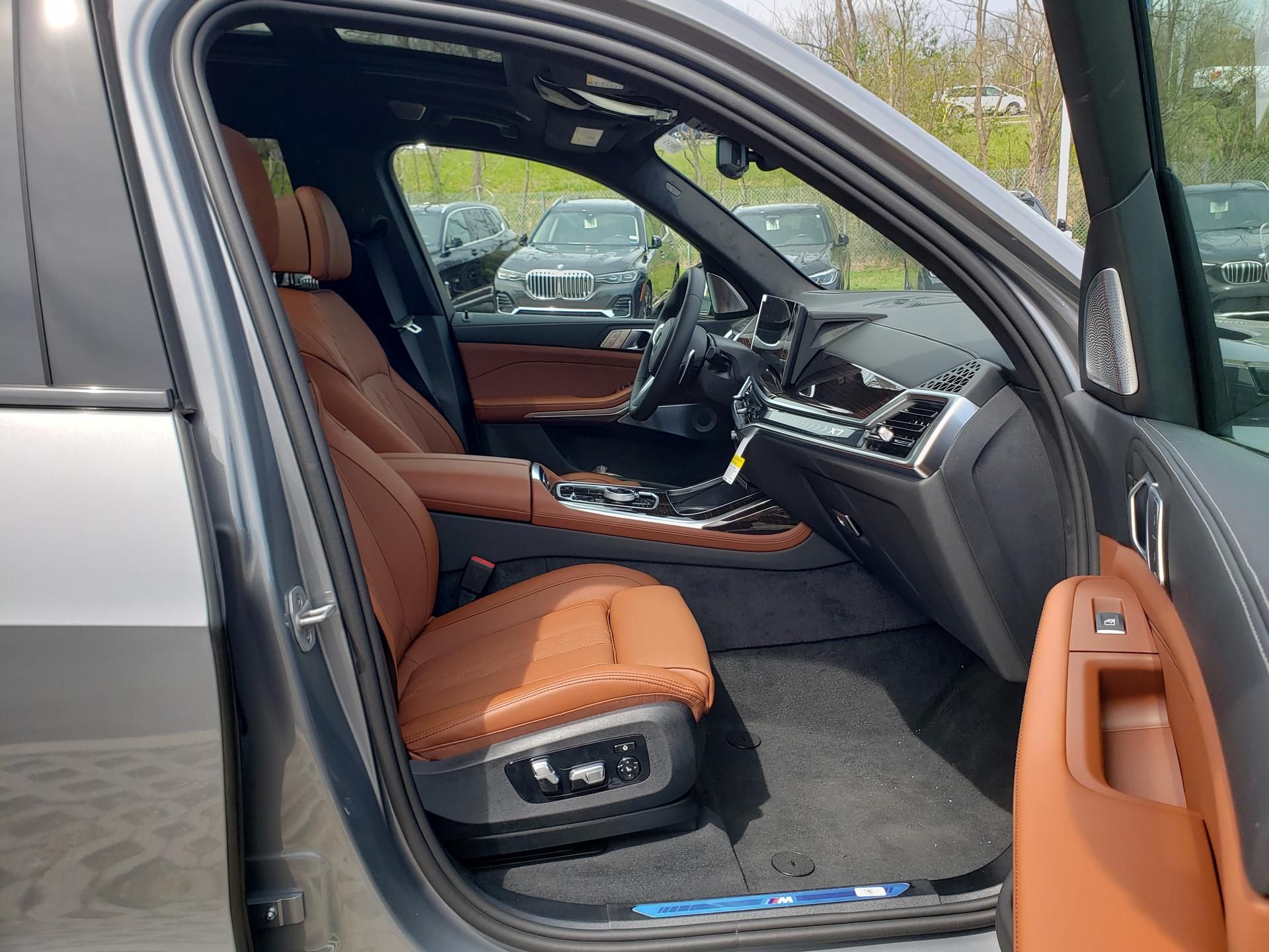 2027 BMW X7 40i - Photo 17
