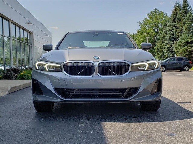 2025 Bmw 330i xDrive photo 2