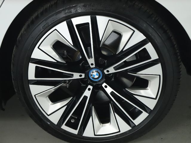 2025 BMW i5 40 - Photo 40