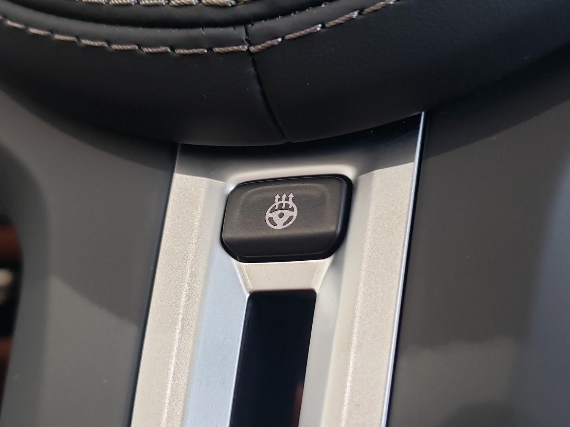 2026 BMW 8 Series M850i - Photo 23