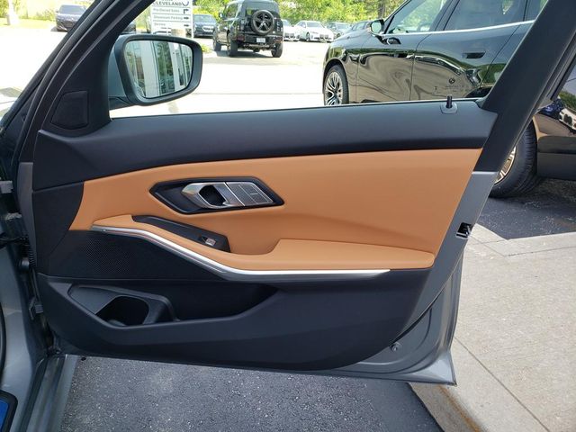 2025 BMW 3 Series 330i - Photo 18
