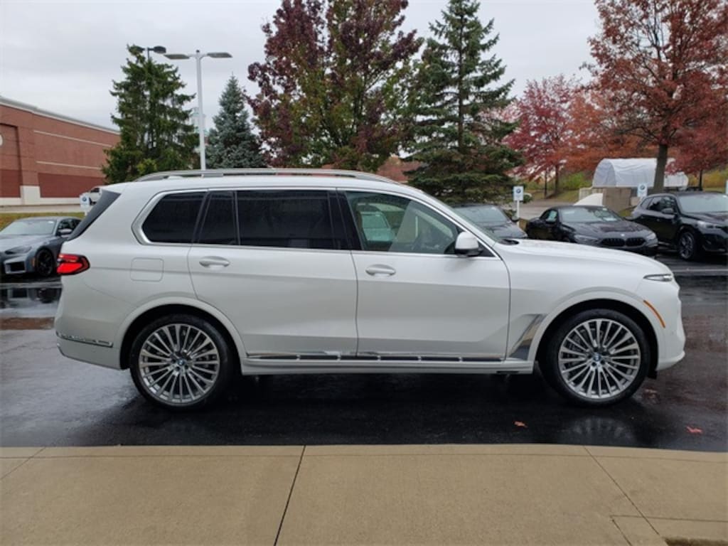 New 2026 BMW X7 xDrive40i SUV