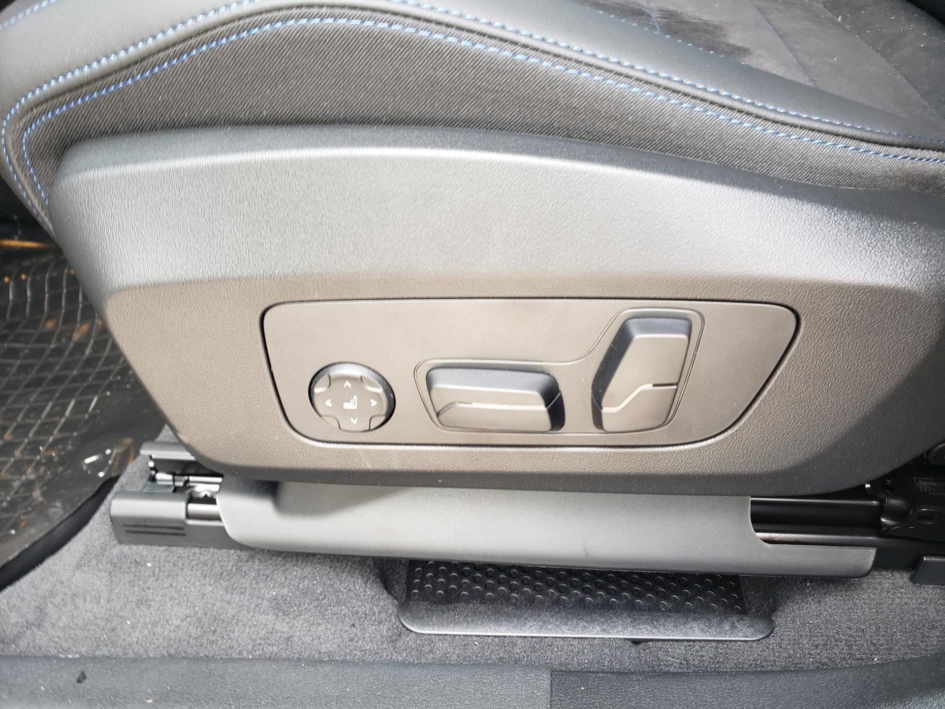 2026 BMW X2 35i - Photo 21