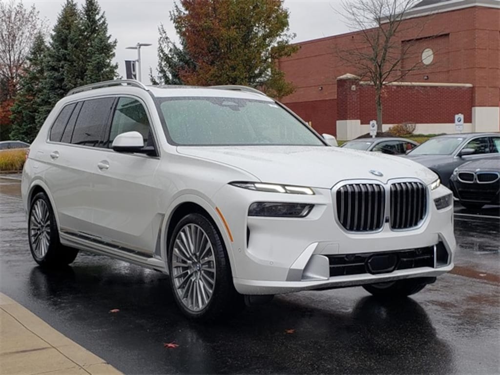 New 2026 BMW X7 xDrive40i SUV