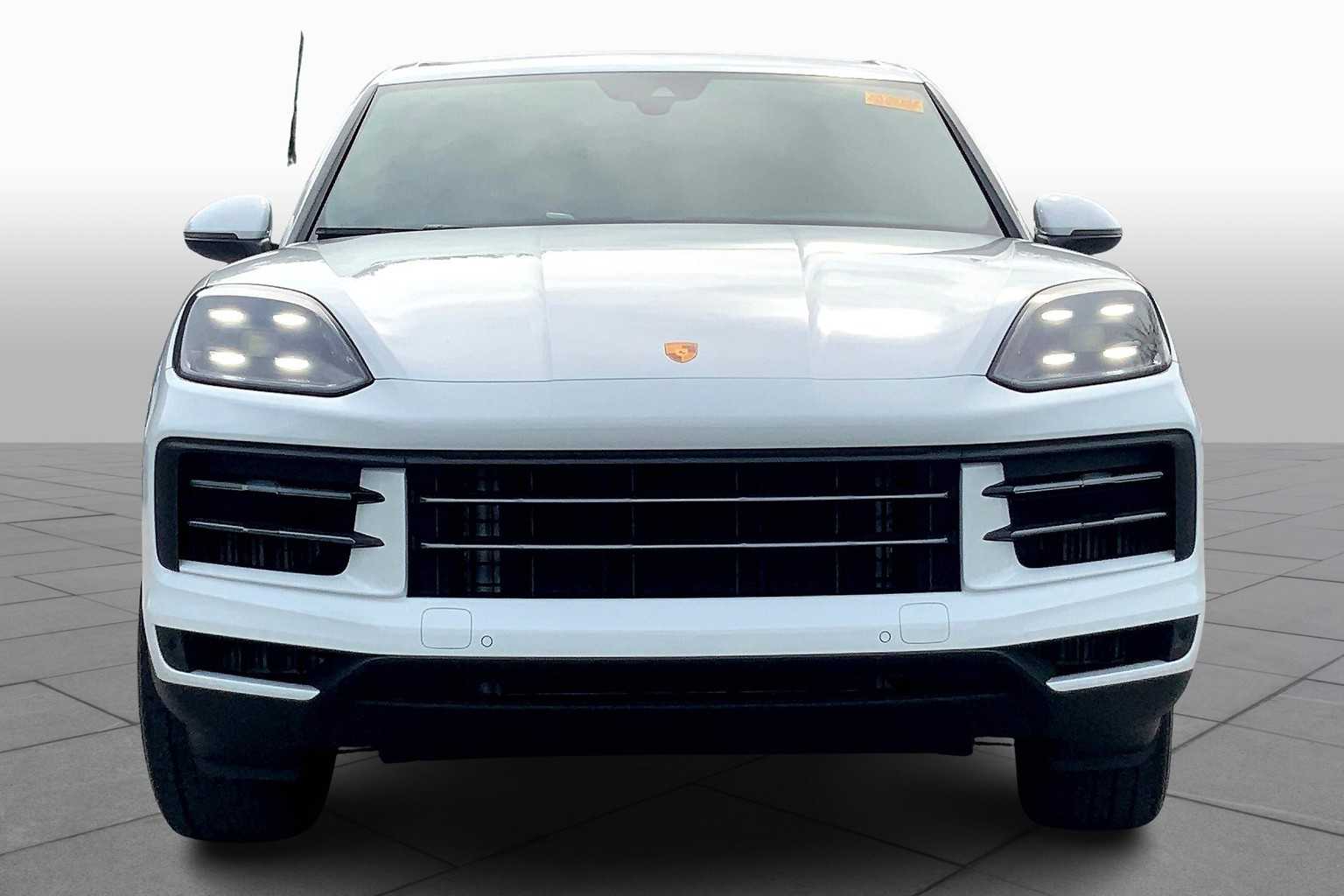 2024 Porsche Cayenne photo 2