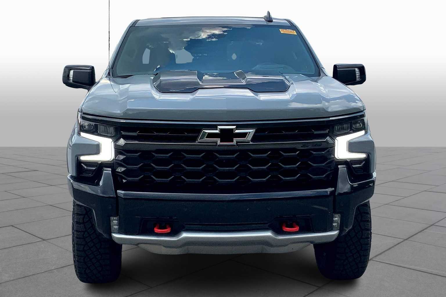 2025 Chevrolet Silverado 1500 ZR2 photo 2