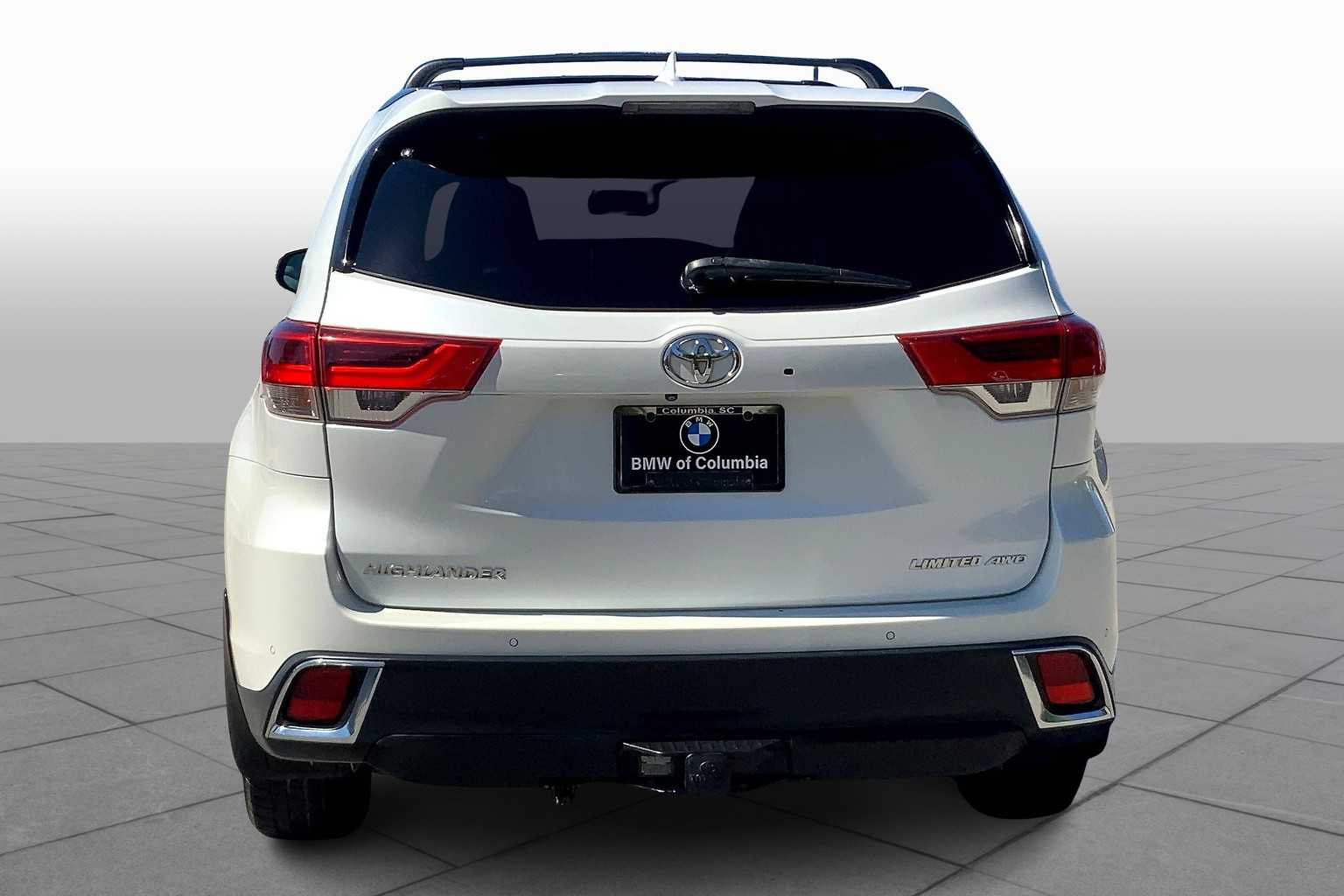 2017 Toyota Highlander Limited Platinum photo 3