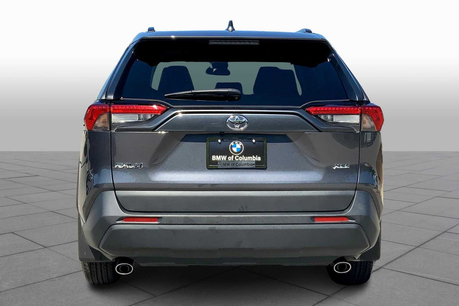 2024 Toyota RAV4 XLE photo 2
