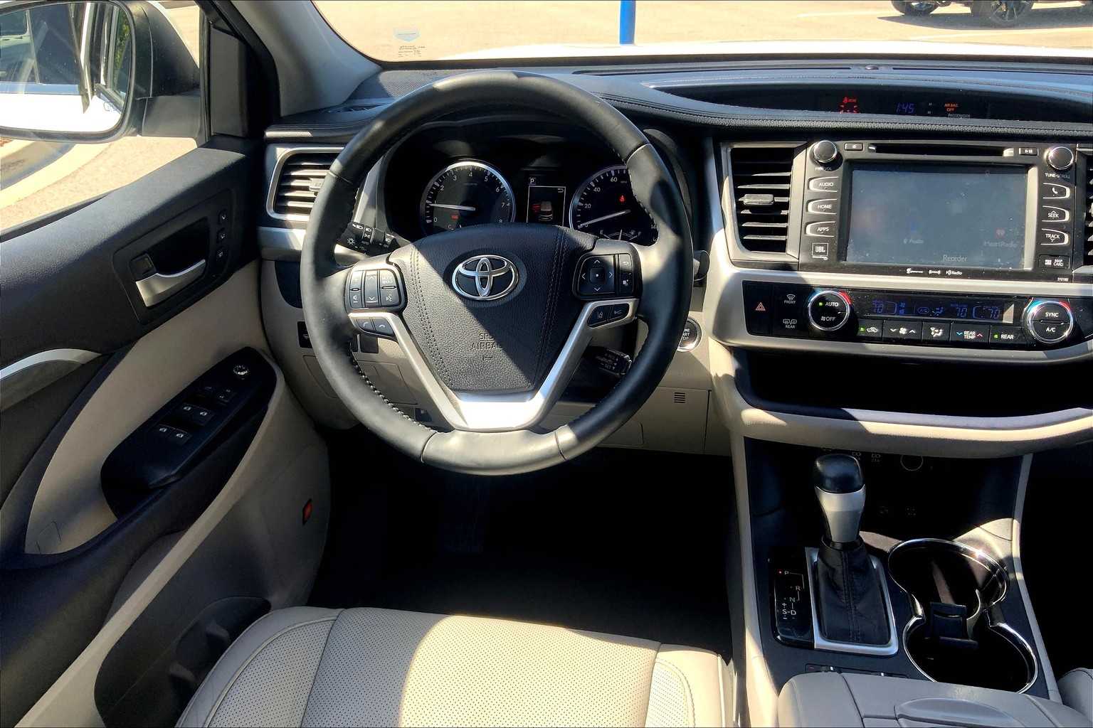 2017 Toyota Highlander Limited Platinum photo 4