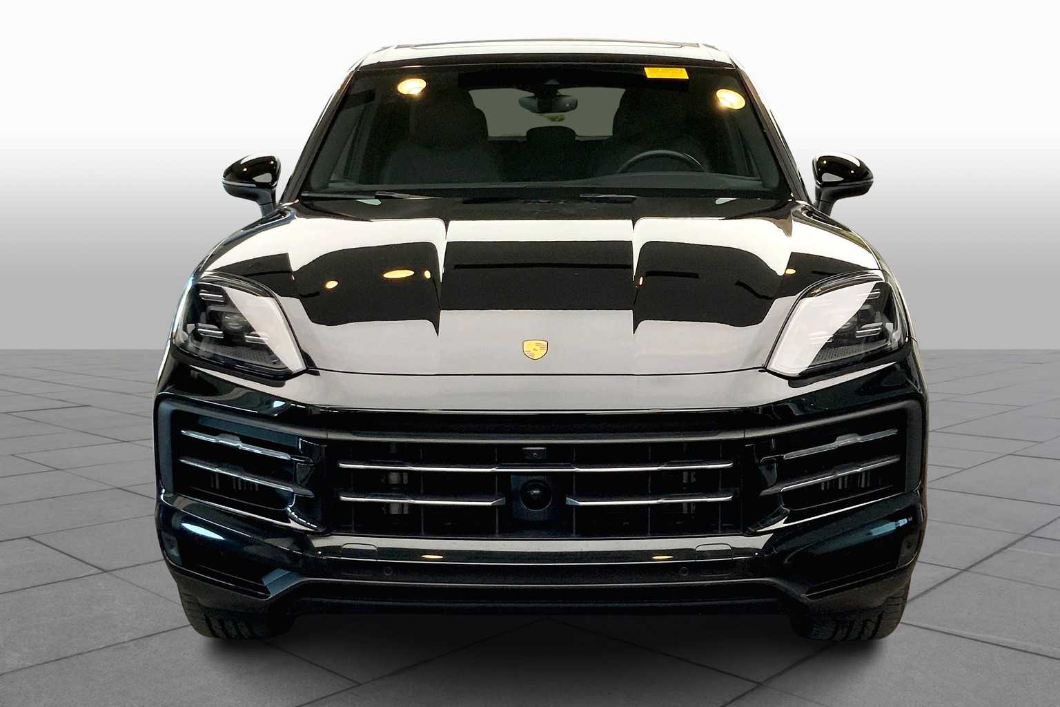 2024 Porsche Cayenne photo 2