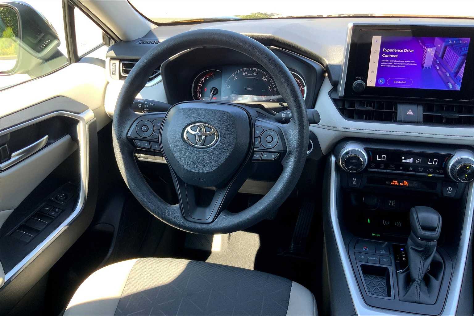 2024 Toyota RAV4 XLE photo 3