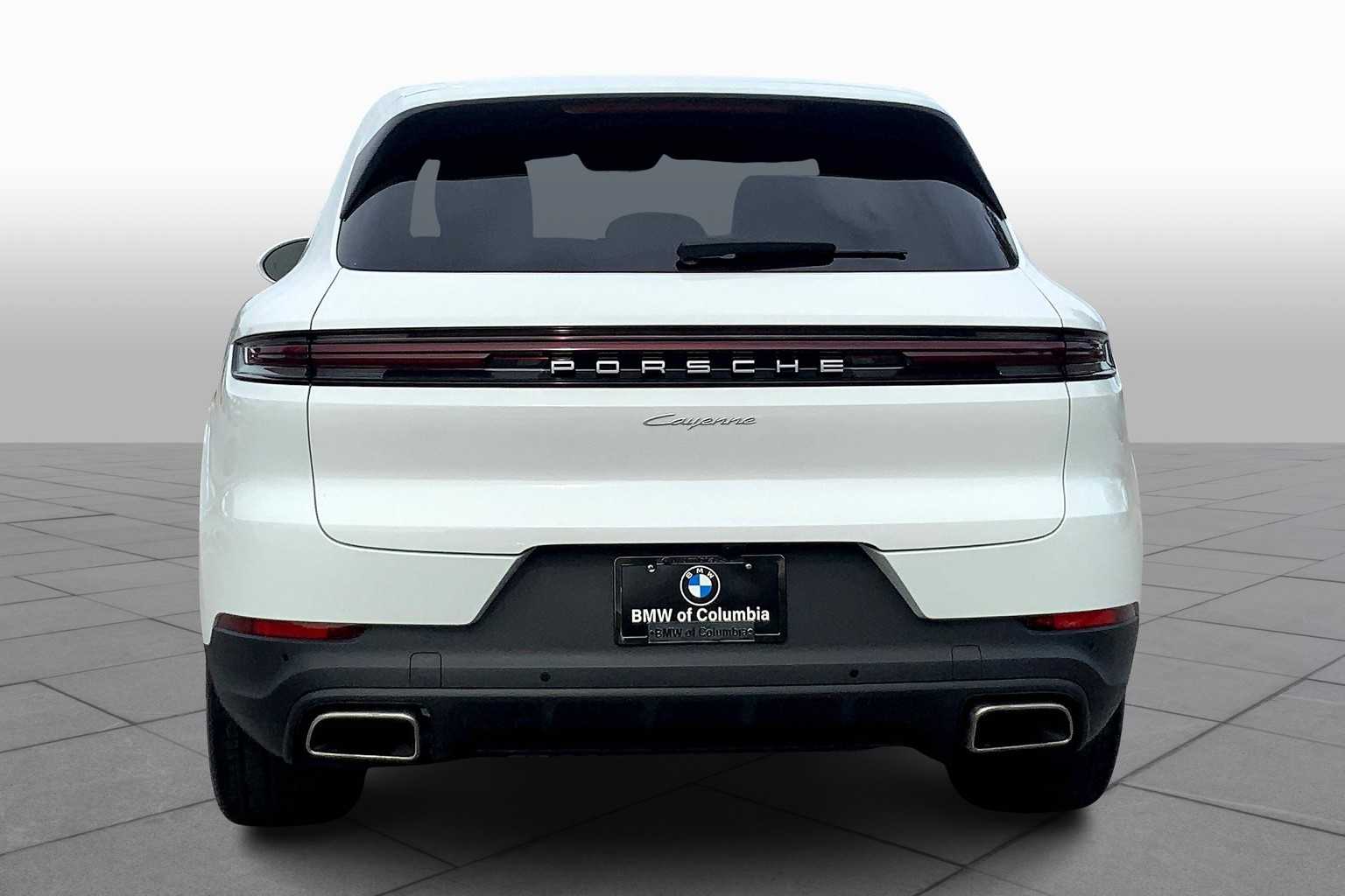 2024 Porsche Cayenne photo 3