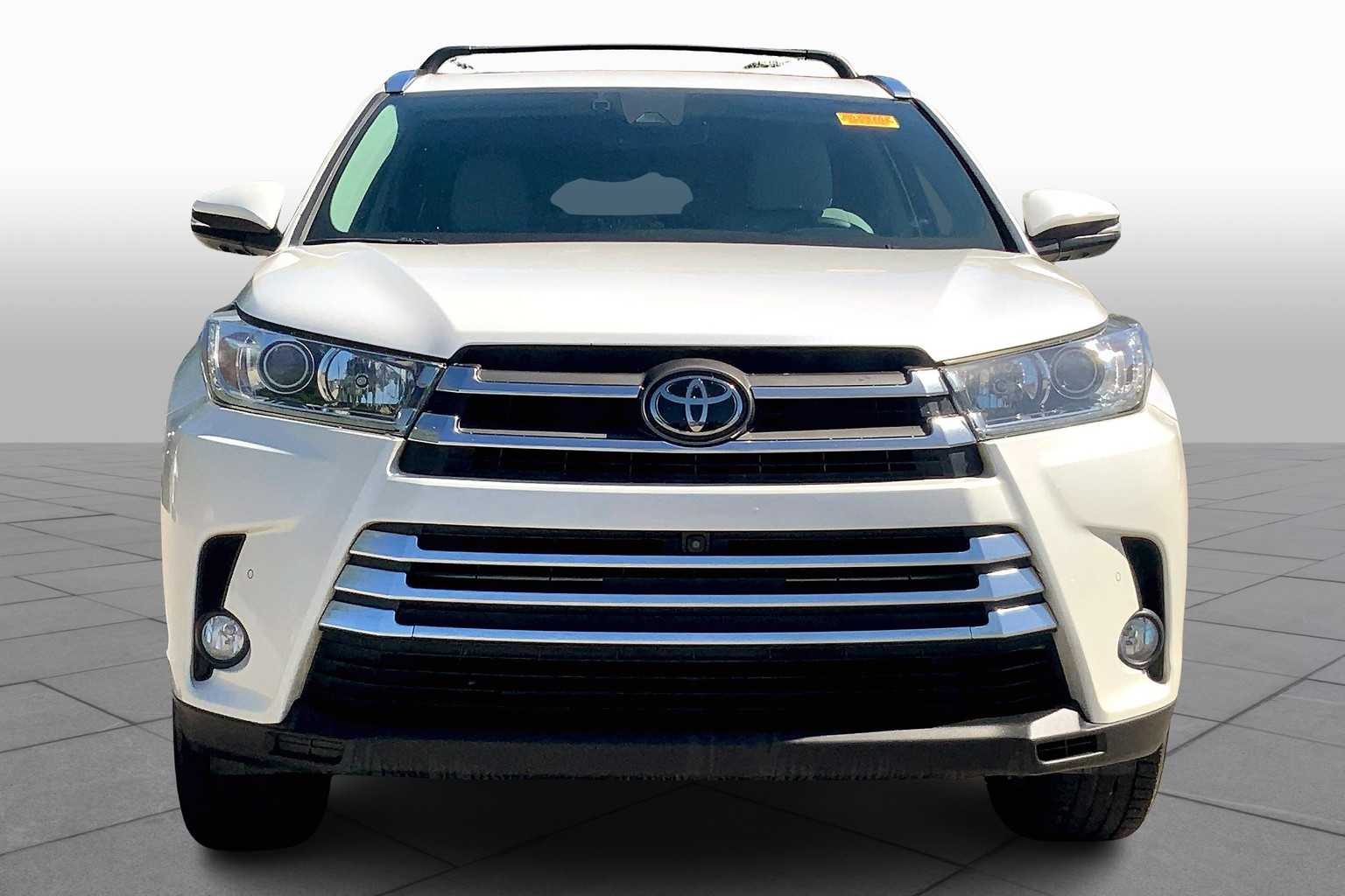 2017 Toyota Highlander Limited Platinum photo 2