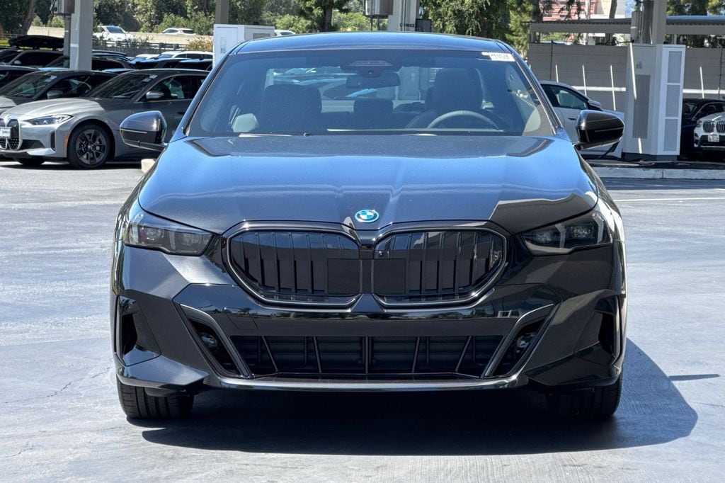New 2026 BMW 550e xDrive Sedan