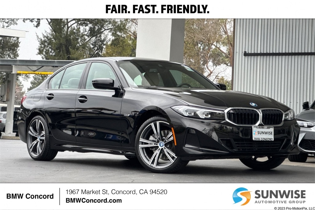 2023 BMW 3 Series 330e's photo