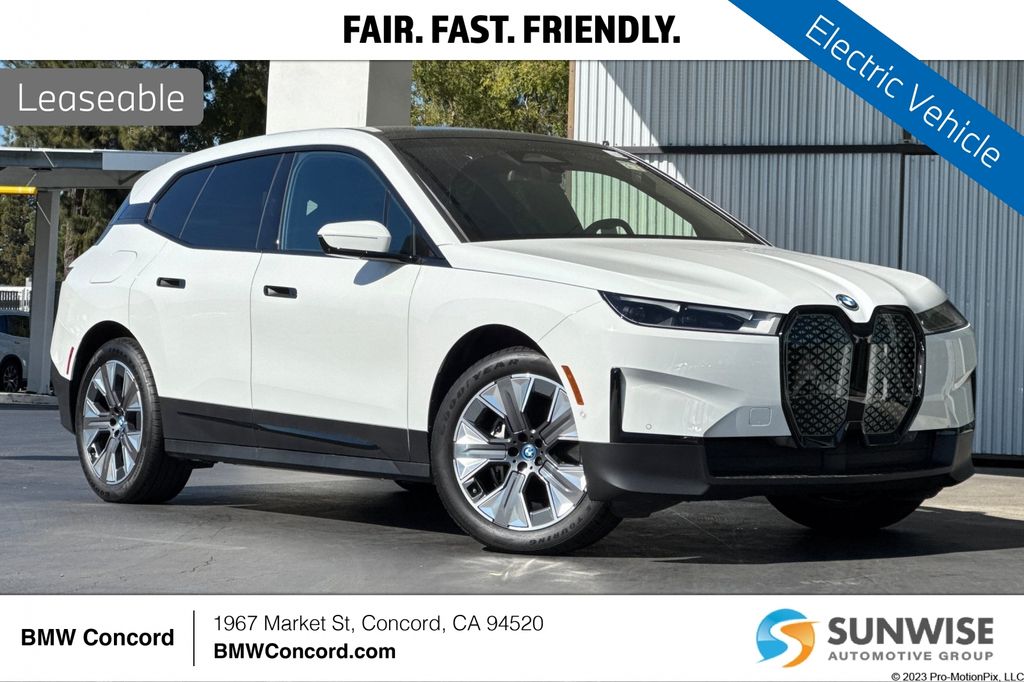 2025 BMW iX xDrive50's photo