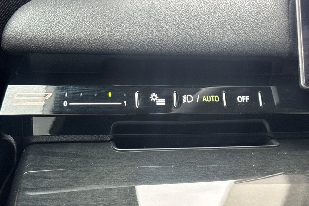 2025 BMW 5 Series 530i - Photo 32